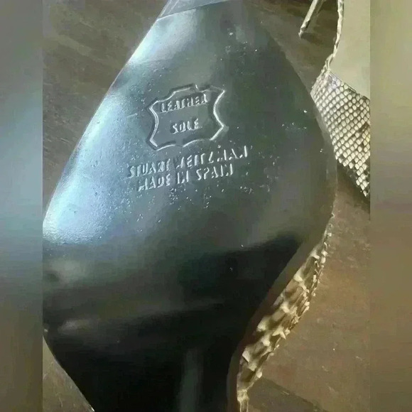 Stuart Weitzman snakeskin print heels - Picture 8 of 8